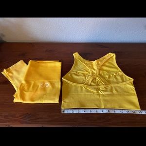 Curves N Combatboots Yellow Seamless Leggings, Bra